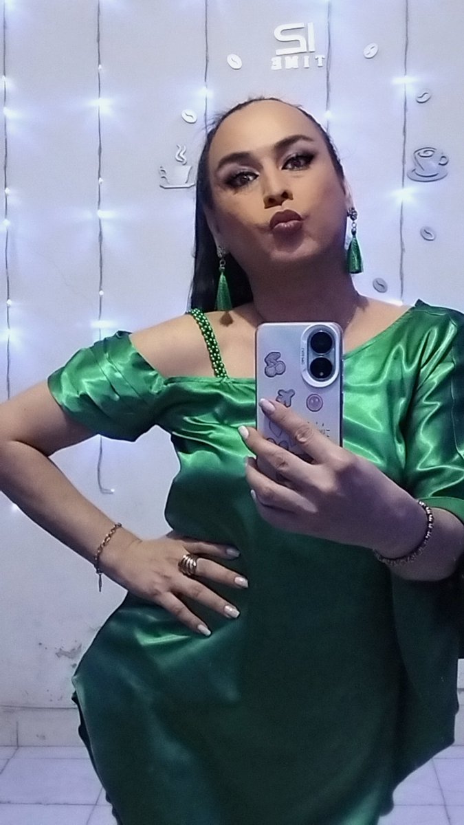 Boscon1Marcella's tweet photo. Excelente lunes 5 Enero 2026 
Volvimos por aca. 3208562356 Besos 🍁💚💋🌄💯🌟 https://t.co/2mBG8MKj1C