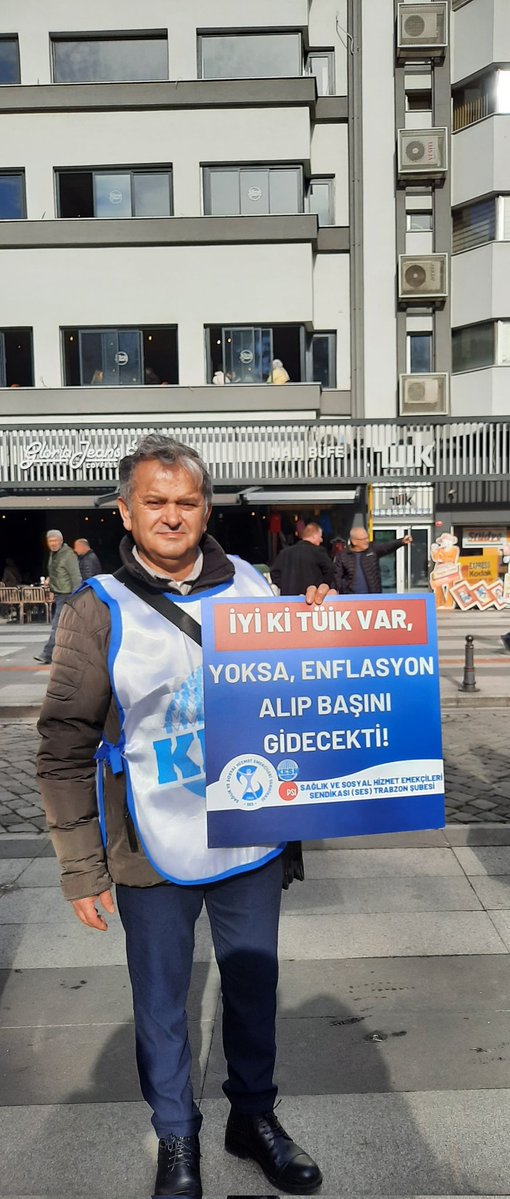 Trabzon Meydanı'ndan SES'lendik:

TÜİK’in rakamları değil, emekçilerin yaşadığı gerçekler konuşmalı.
Rakamlar yalan, hayat pahalı!
İnsanca yaşam için mücadeleye devam.

SES Trabzon Şubesi

<a href="/sesgenelmerkezi/">SES Genel Merkezi</a> 
<a href="/koznesa61/">metin serdar</a>