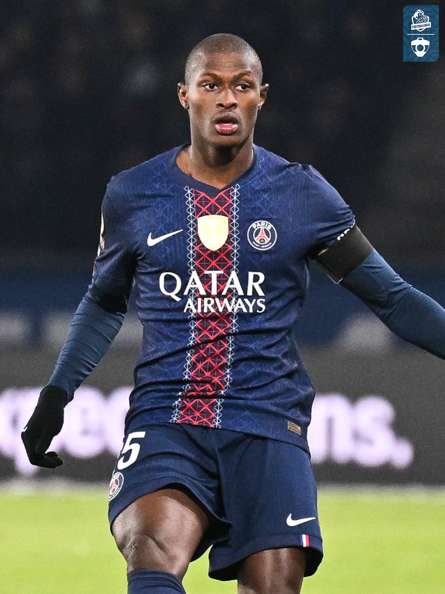 Footballogue's tweet image. Nuno Mendes a tenu à saluer 𝗟𝗔 𝗖𝗢𝗡𝗖𝗨𝗥𝗥𝗘𝗡𝗖𝗘 𝗗𝗨 𝗥𝗖 𝗟𝗘𝗡𝗦 en Ligue 1 hier soir 😅👏

"Ça fait du bien d'avoir d'autres équipes qui jouent bien, qui essaient de gagner tous les matchs. 𝗢𝗻 𝗺𝗼𝗻𝘁𝗿𝗲 𝗾𝘂𝗲 𝗹𝗲 𝗳𝗼𝗼𝘁𝗯𝗮𝗹𝗹 𝗳𝗿𝗮𝗻𝗰̧𝗮𝗶𝘀 𝗲𝘀𝘁 𝗯𝗼𝗻.…