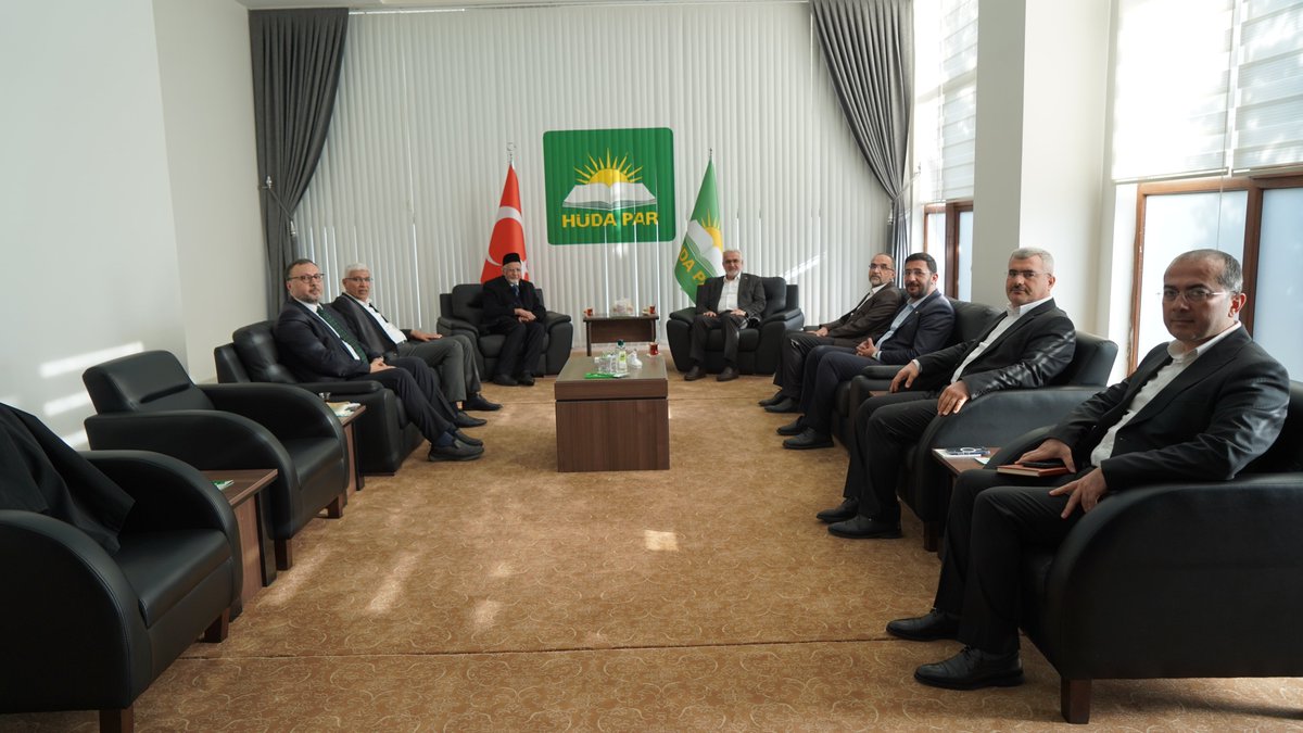 HurDavaPartisi's tweet image. Genel Başkanımız Sayın Zekeriya Yapıcıoğlu, İhvan-ı Müslimin Genel Şûra Üyesi Dr. Muhyiddin ez-Zayit başkanlığındaki heyeti Genel Merkezimizde ağırladı.

Görüşmede İslam dünyasındaki güncel meseleler hakkında istişarelerde bulunuldu.