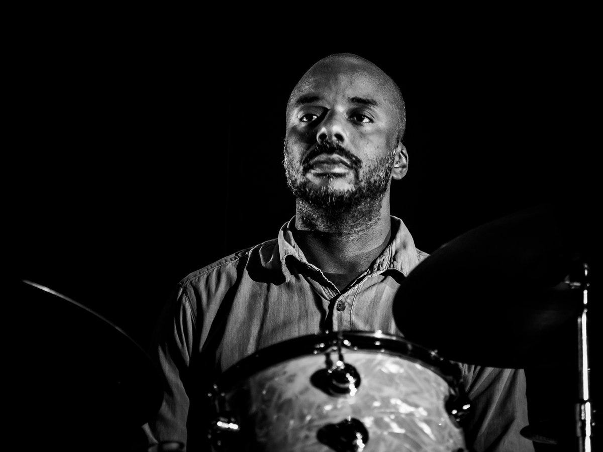 RomaReport's tweet image. Parlando di jazz / Echi di un’altra modernità. In “Smoke Shifter” Chad Taylor rilegge l’estetica degli small group degli anni Sessanta con una sensibilità contemporanea
romareport.it/parlando-di-ja…