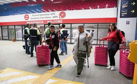 ¿No decía Claudia Sheinbaum (<a href="/Claudiashein/">Claudia Sheinbaum Pardo</a>) que el <a href="/aifaaero/">Aeropuerto Internacional Felipe Ángeles</a> y el <a href="/TrenMayaMX/">Tren Maya</a> iban “muy bien”?

AIFA va por consultoría para atraer pasajeros; también busca seducir a aerolíneas

Lanza licitación para contratar una consultora que desarrolle una estrategia de mercado a fin de