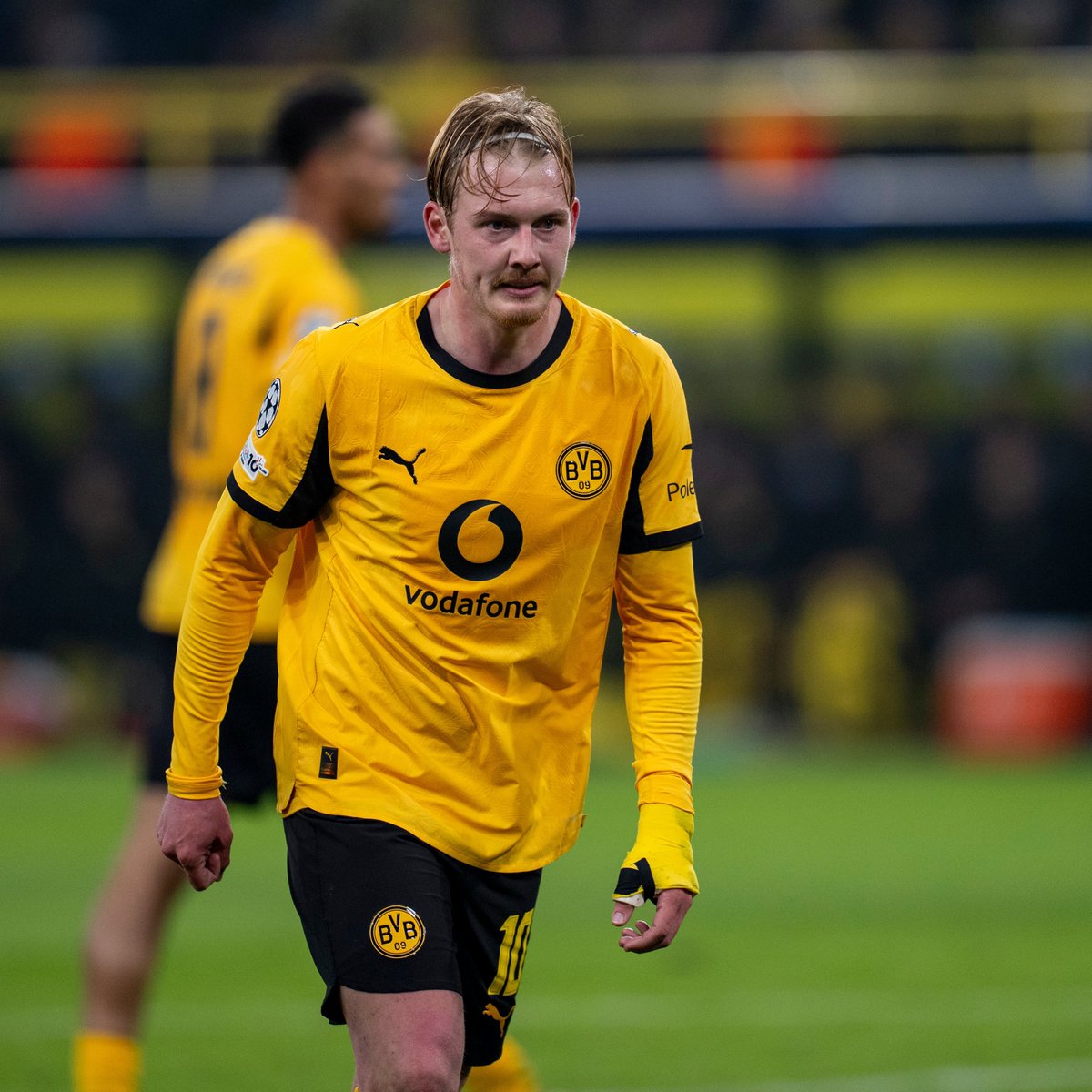 Gazpachen's tweet image. Lo que sucede en la dirección deportiva de Borussia Dortmund supera la ficción.

La semana que viene arrancarán las negociaciones con Julian Brandt y Emre Can porque -ATENCIÓN- creen que no conseguirán mejores soluciones en el mercado de fichajes.

No quiero creer que no tienen…