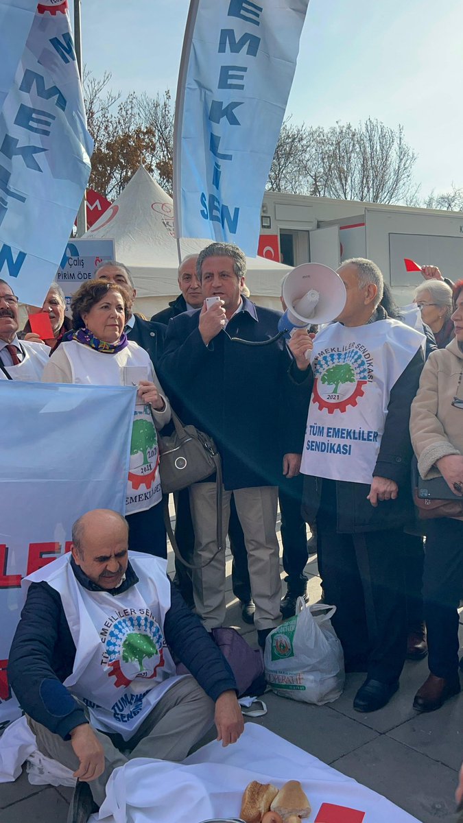 av_gundogan's tweet photo. Emekliler hak ettikleri, insan onuruna yakışır olan emekli maaşını istiyorlar.

Seyyanen Zam davasında Ankara 9.İdare Mahkemesi ise henüz kararını açıklamadı. Mahkeme kararını açıkladığında Yargıtay 7. Ceza Dairesi onursal üyesi üstat Seyfettin ÇİLESİZ ile birlikte kamuoyuna gerekli açıklamayı yapacağız.
Saygılarımızla.
Av. Ali Erdem Gündoğan