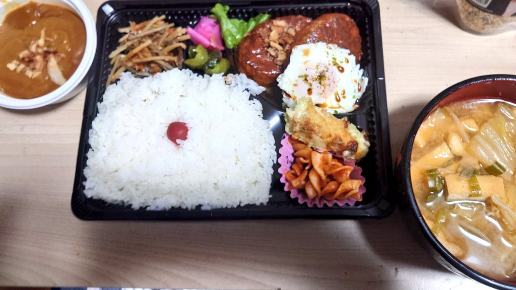 oarai_panzerway's tweet photo. 今夜はBEN.TO502さんのハンバーグ弁当とカレールーで夕飯しました🤗
ｺﾞﾁｿ━(人>▽<｡)━ｻﾏｯ♪
 #BENTO502 https://t.co/C5lS7Z5rNG