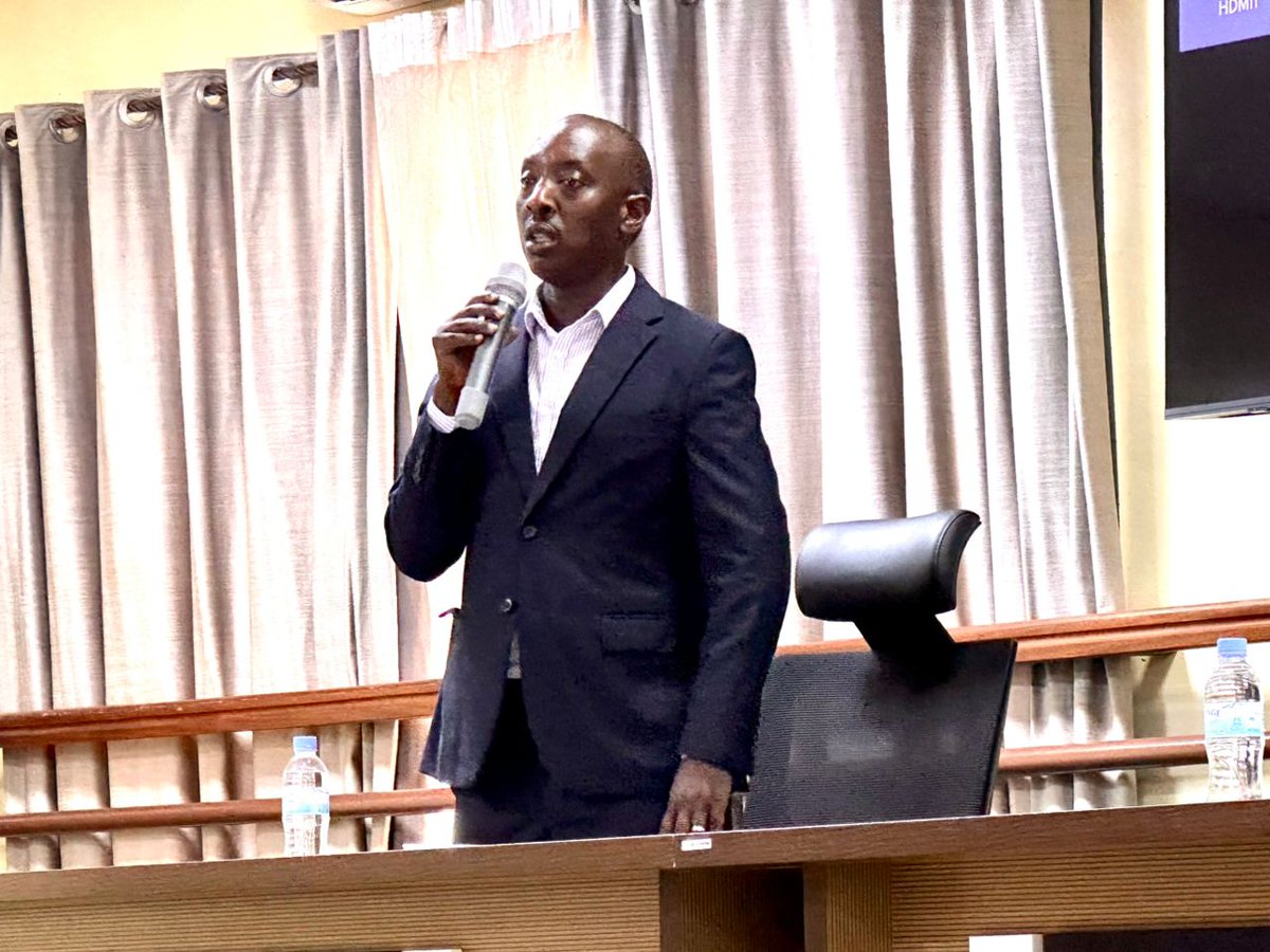 DevStiven's tweet photo. A joint forum of six districts—Rwamagana, Kayonza, Nyagatare, Bugesera, Rubavu &amp; Rutsiro—brings together agronomists and agriculture directors. Through @P4FP and @Kilimo Trust, partners are mobilizing efforts to boost food production while conserving soil. https://t.co/DtZsP3gaxK
