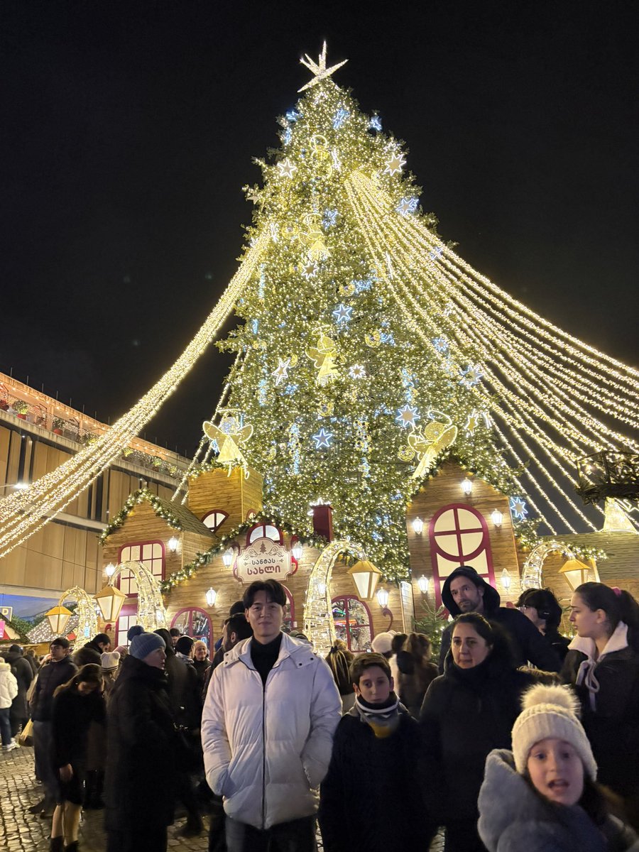 ジョージア、トビリシのクリスマスマーケットめっちゃ綺麗で最高でした🎄✨