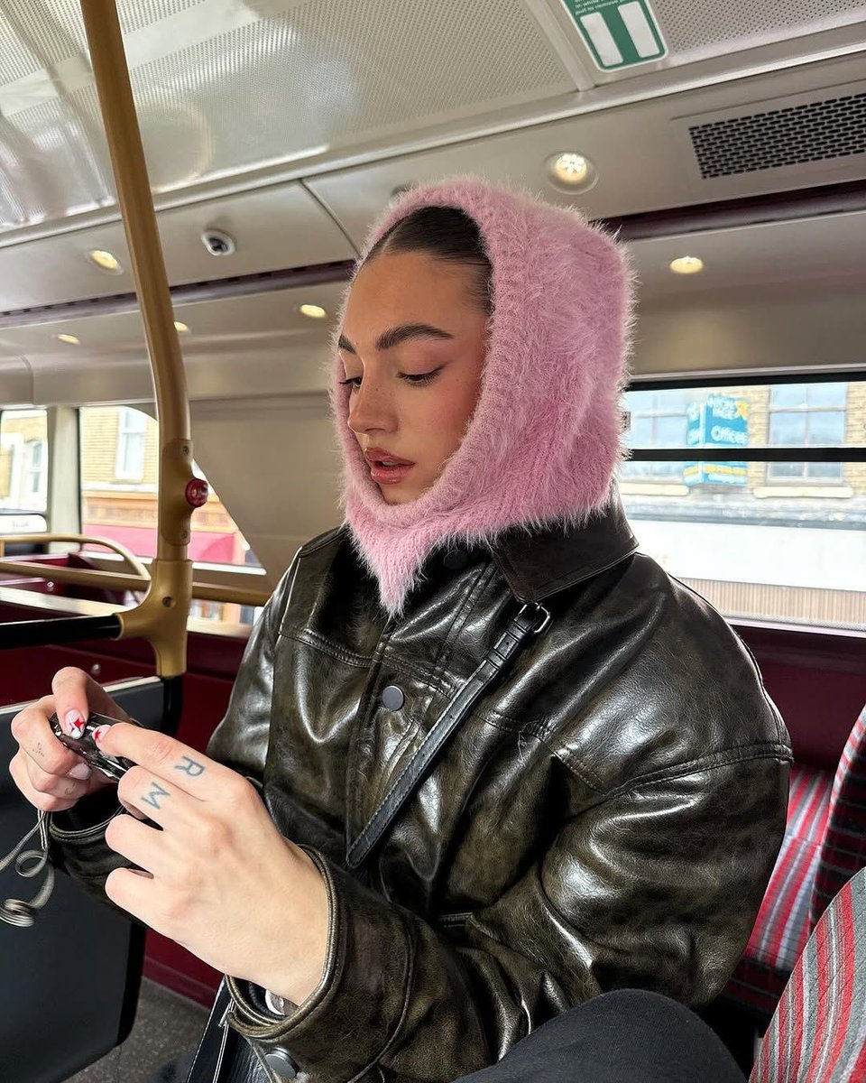 softparisian's tweet image. pink and brown 💗🤎