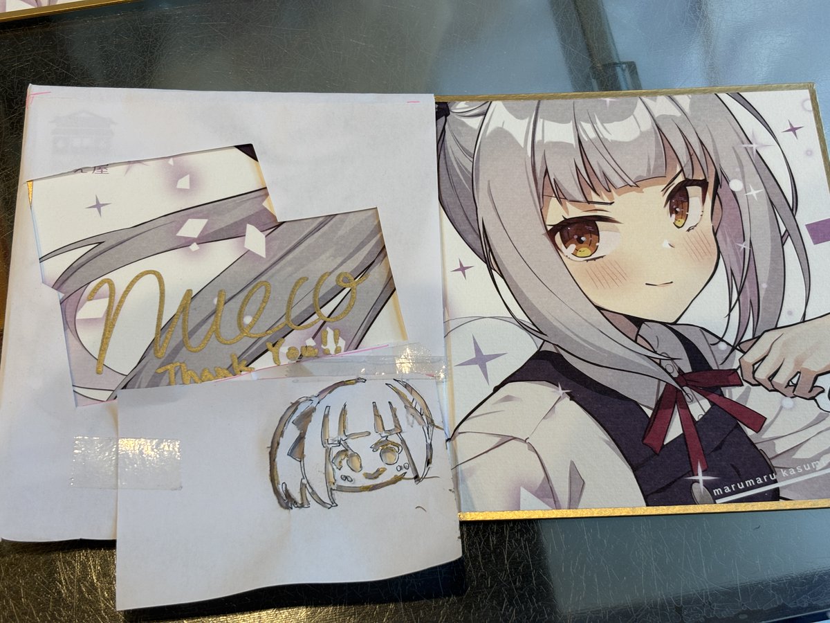 色紙にサインとミニ霞ちゃんの絵入れてたときの治具（？）です。