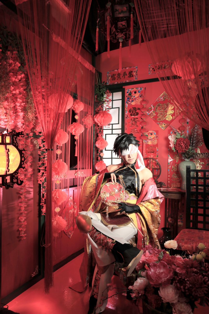 ⚠️cosplay
終末のワルキューレ/始皇帝
再掲祭りでごめん…モーニングしながら3期のどれか1話視る生活をしてると、始様やりた過ぎて、上げてやってる気になってる🤣
これライティング気に入ってるやつ。あ、自撮り写真です🤤