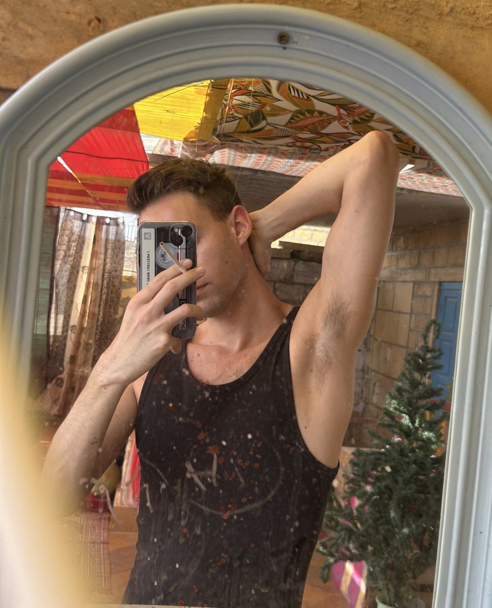 someone should clean this mirror