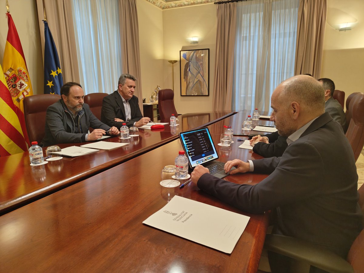 GVAMediAmbient's tweet photo. 🌱🏭 La Generalitat defiende una transición ambiental viable, ordenada y justa para el sector cerámico ante el nuevo marco europeo.
☝️Un sector estratégico para la Comunitat Valenciana, especialmente en Castellón, que genera más de 70.000 empleos y sostiene nuestro tejido industrial y exportador.
🔗https://t.co/OTYFSJYYaa