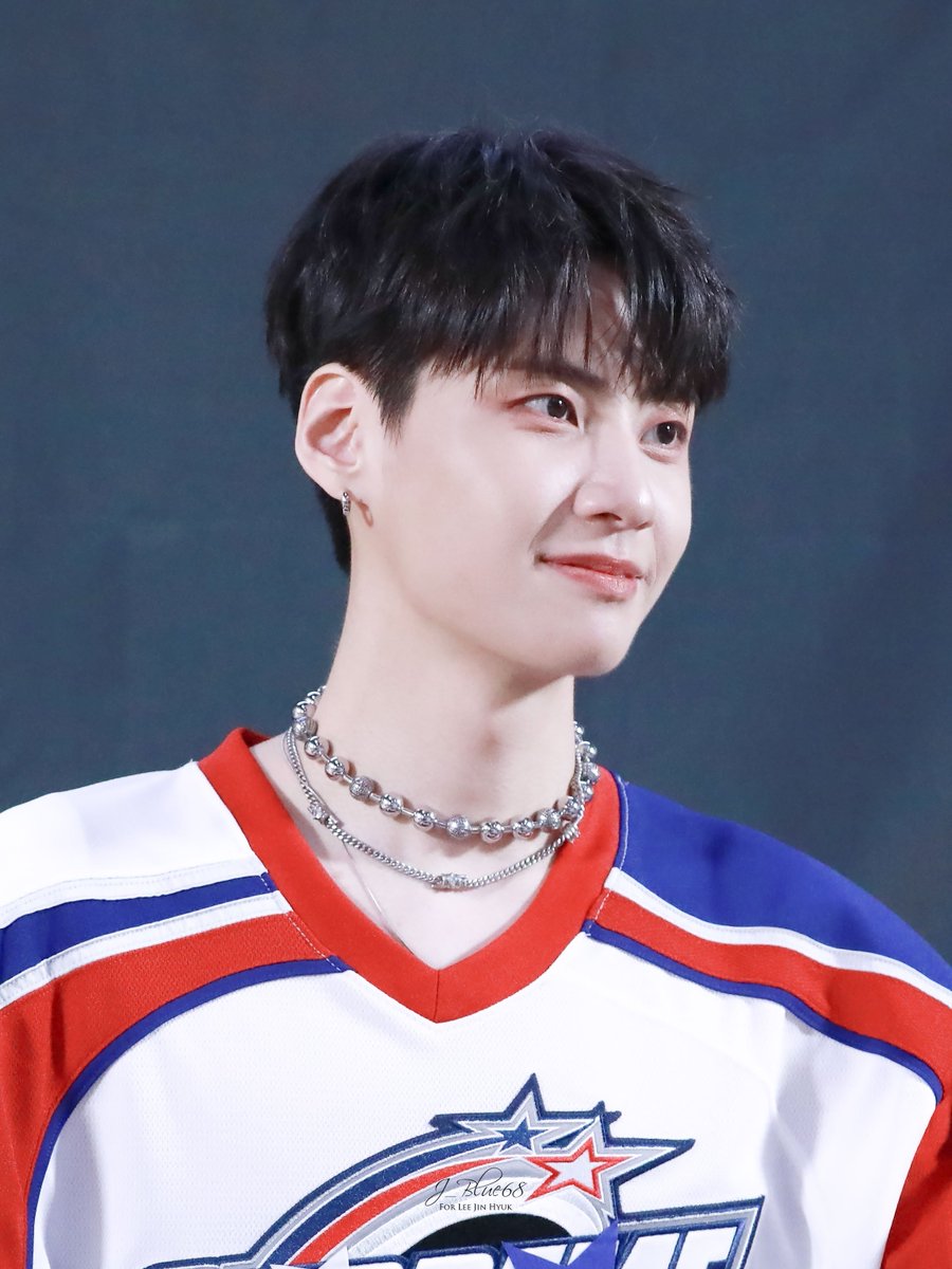 J_Blue68's tweet photo. 240426 ktown4u
#이진혁 #LEEJINHYUK #李鎭赫 #イ・ジニョク https://t.co/QpGSMiTFMU