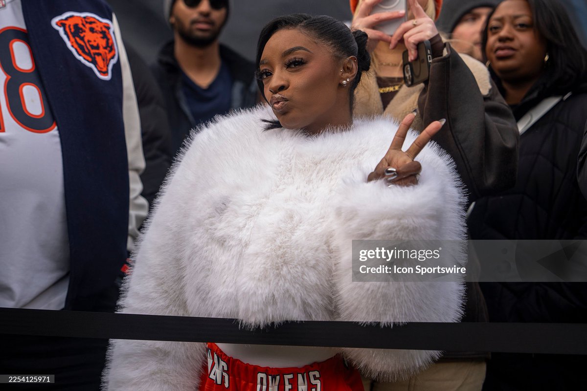 AthleteVanity's tweet image. Simone Biles and her baby, Jonathan Owens 📸❤️