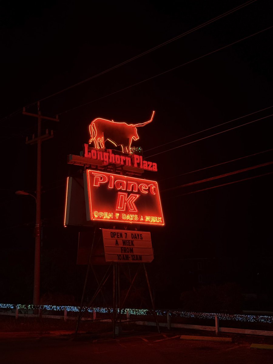 devinfl0's tweet image. K-mart wink wink