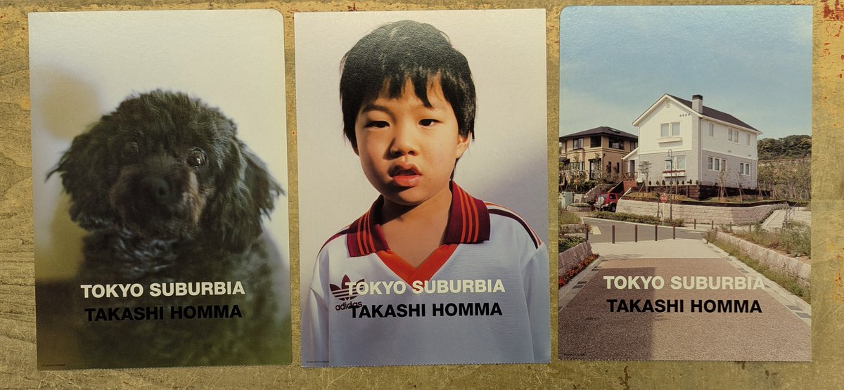 ホンマタカシ「TOKYO SUBURBIA」展フライヤー。同名写真集とつながりを