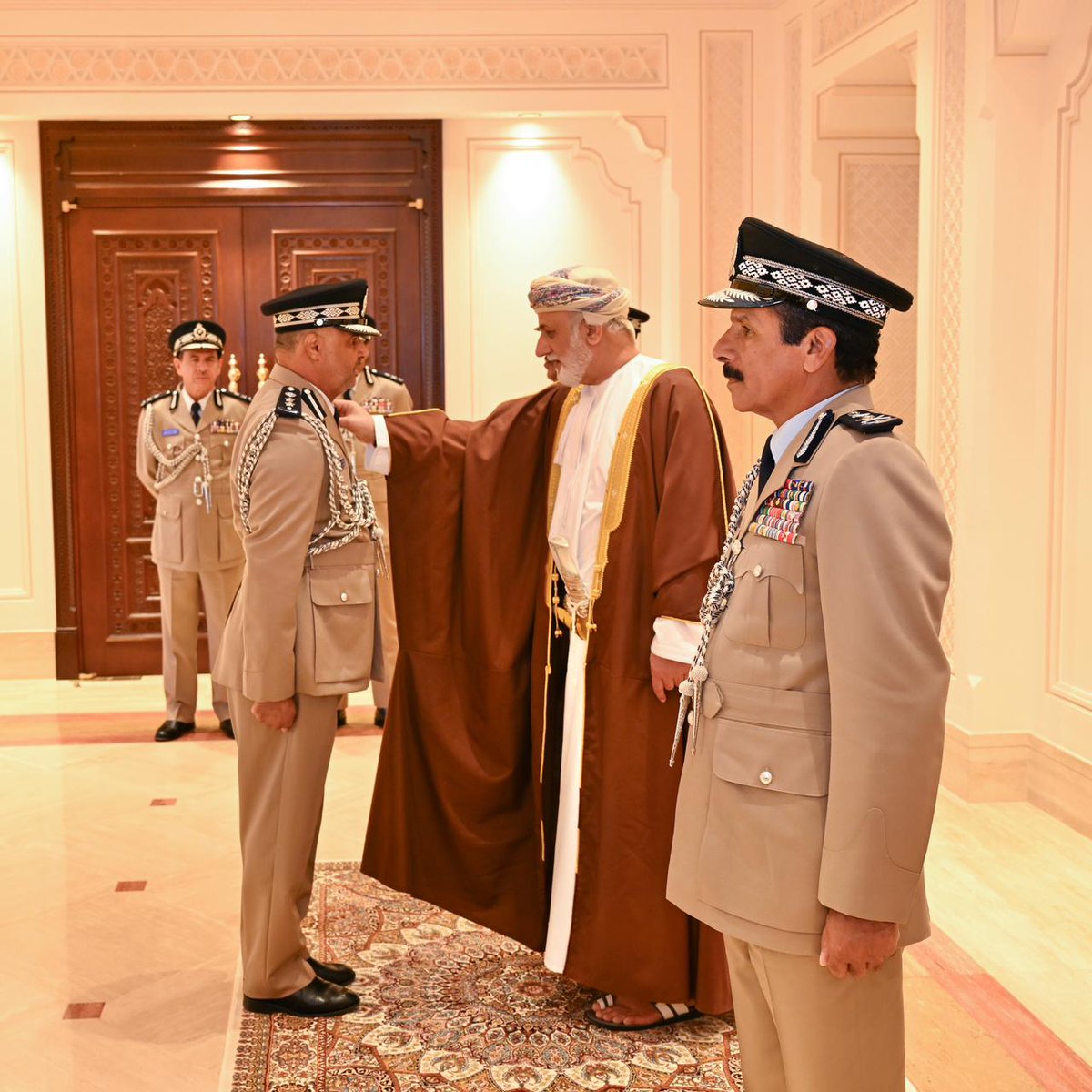 omanspire's tweet image. In Pictures, Honoring service, discipline, and dedication 🇴🇲
The Royal Oman Police marks its Annual Day with the graduation of new officers and advanced training programs at the Sultan Qaboos Academy for Police Sciences in Nizwa.
#RoyalOmanPolice #ROPDay #Oman #NationalService