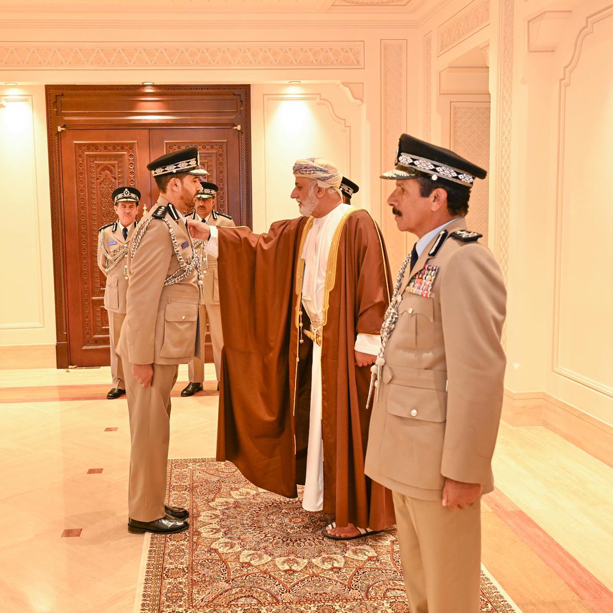 omanspire's tweet image. In Pictures, Honoring service, discipline, and dedication 🇴🇲
The Royal Oman Police marks its Annual Day with the graduation of new officers and advanced training programs at the Sultan Qaboos Academy for Police Sciences in Nizwa.
#RoyalOmanPolice #ROPDay #Oman #NationalService
