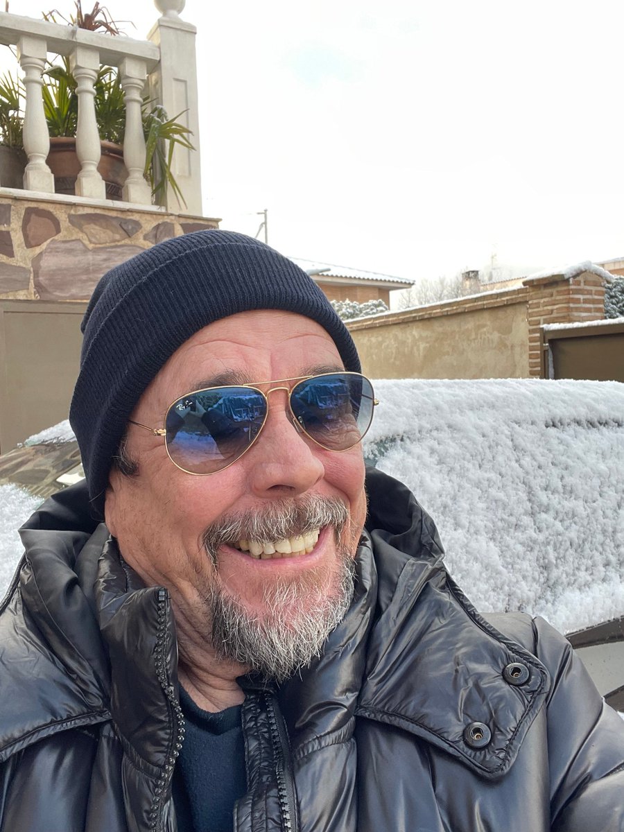 Hoy hemos amanecido con nieve, dice el dicho año de nieves año de bienes. Desde aquí os transmito  los mejores deseos y salud a tod@s en este nuevo año . #juanmuñozcomico2026 #salud #paz #amor #risas #buenhumor #mentepositiva #arribaloscorazones #siempreconunasonrisa