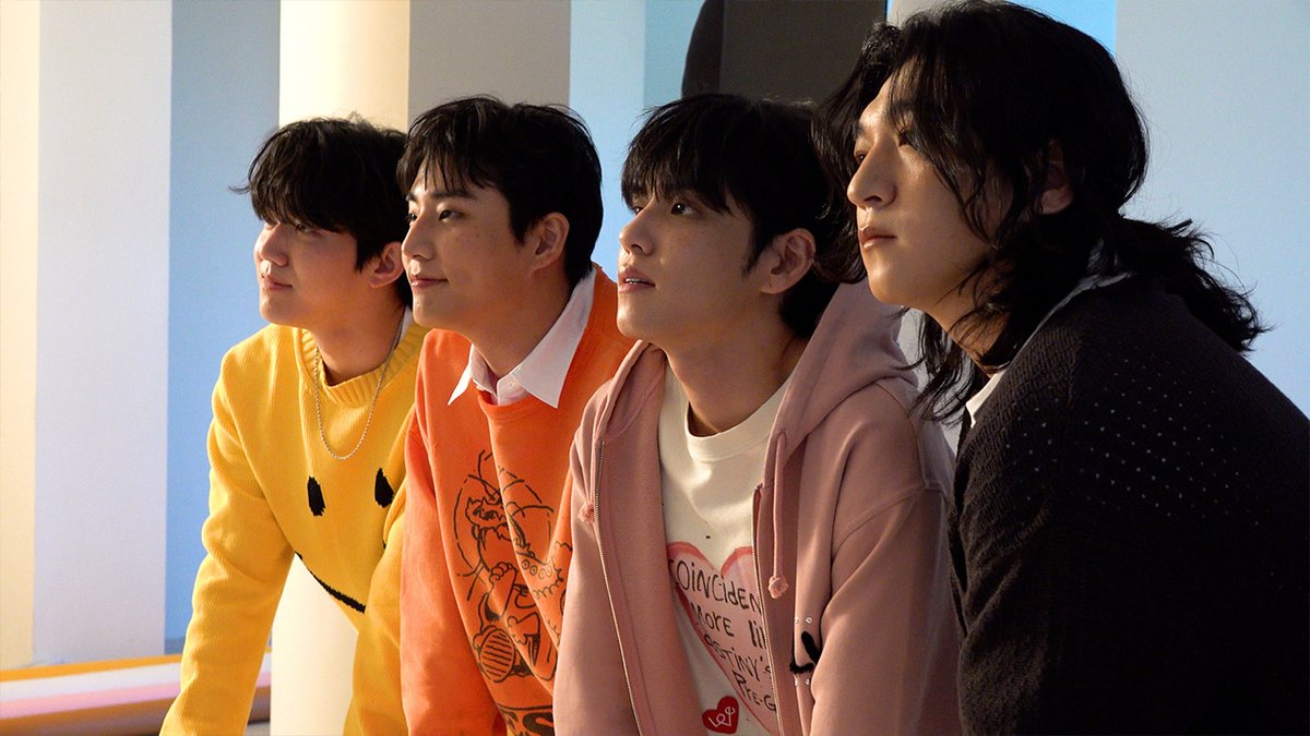 CHORDSIX's tweet image. 🕹 / The countdown clicks into motion. 2026 Season’s Greetings unfolds through Press The Button!—a shooting sketch framed by quick reflexes, candid sparks, and that split second before the shutter decides. Less posing, more play; a year introduced in fragments and flashes. … ☁️