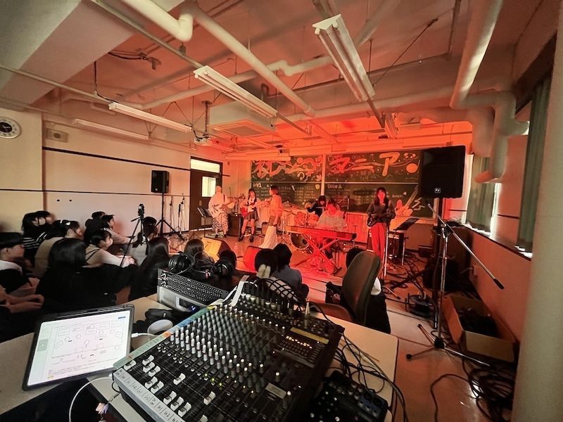 学園祭の企画制作、音響・照明・映像お任せください‼️ 
学園祭のゲストキャスティング、音響・照明・ステージ設営など多数の実績と経験でステージとまとめて学園祭をトータルでサポートいたします💪
prbassontop.com/bot_gakusaiqa/