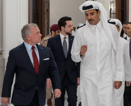 أمير قطر يعزي الملك بوفاة ابو الراغب 