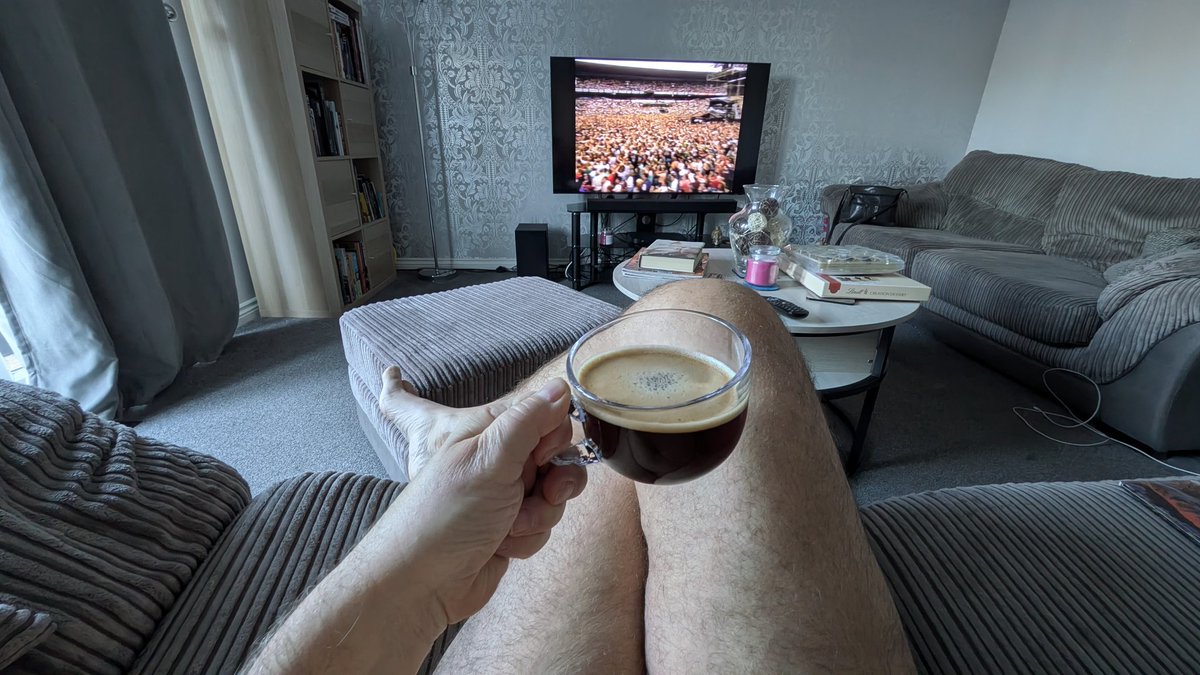clothesfreeuk's tweet photo. Snow about today,so it's been housework, coffee, vinyl tunes and a read 🌨️☕🎶📖😊
#snowy #coffee #americano #music #TheOverView #stevenwilson #progmagazine #NowPlaying #clothesfreeliving #naturist #absolutelynormal #nonsexualnudity #bodyfreedom #positivity #naturallynormal https://t.co/RFkutdis5z