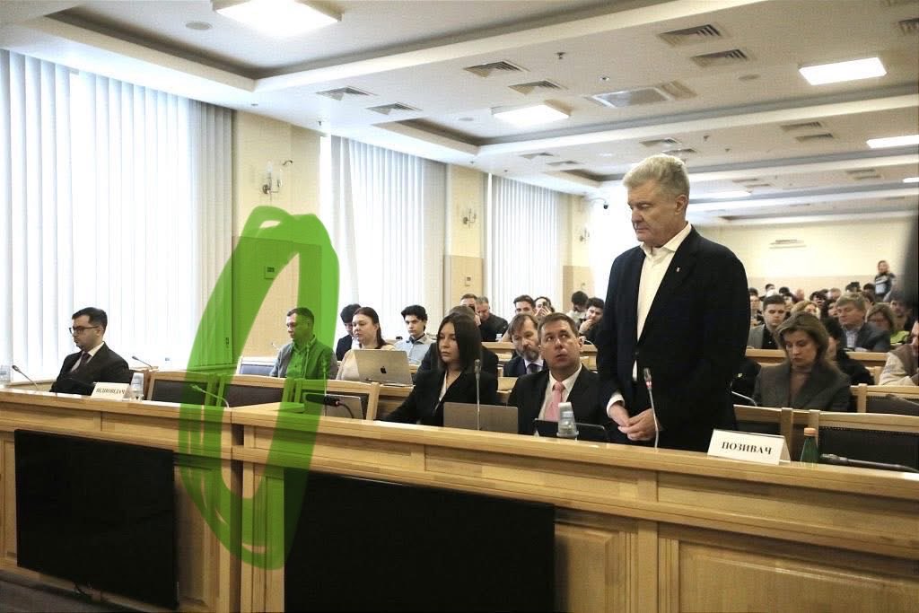 vertiporokh's tweet image. Знаєте, як не дивлячись справу точно сказати,хто програє суд? Той, чий адвокат бере лікарняний в день останнього засідання

Сьогодні мало бути останнє засідання суду по санкціях проти Порошенка, якими йому заборонено участь в виборах. Але представниця Зеленського вранці захворіла