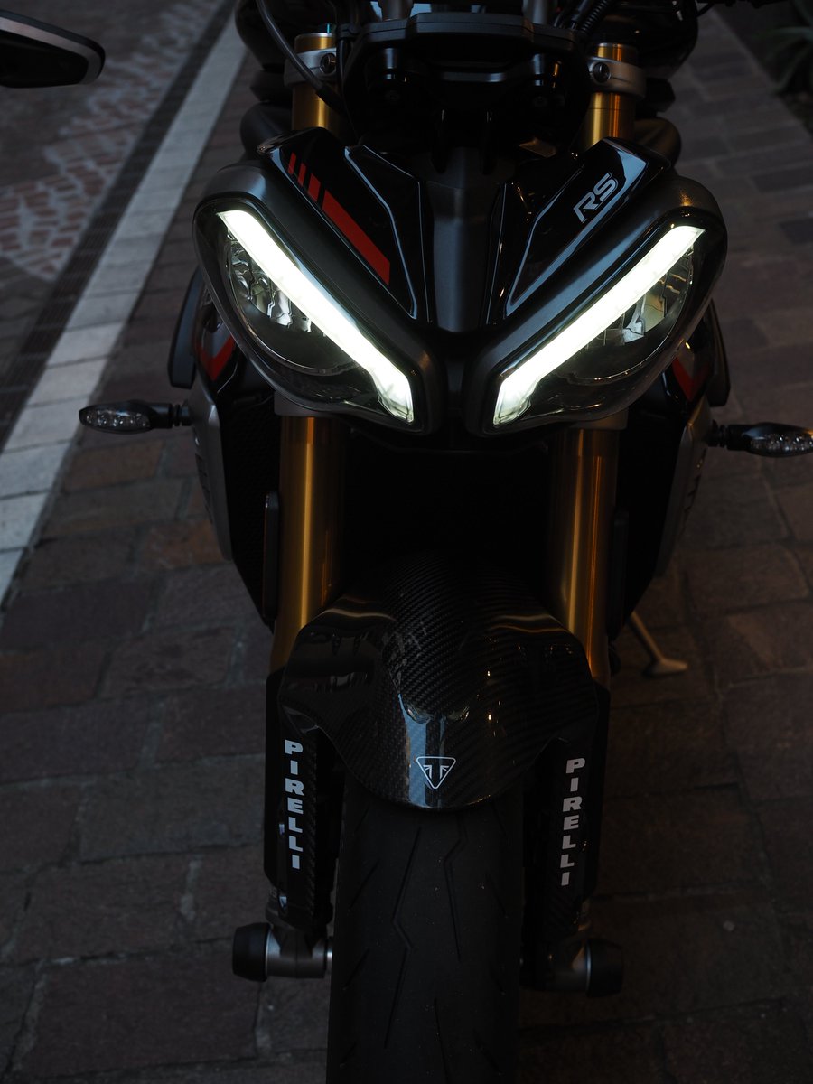 Cfa44NX's tweet photo. スピードトリプル1200RS

いつみても惚れ惚れする https://t.co/ZI3kk805jU