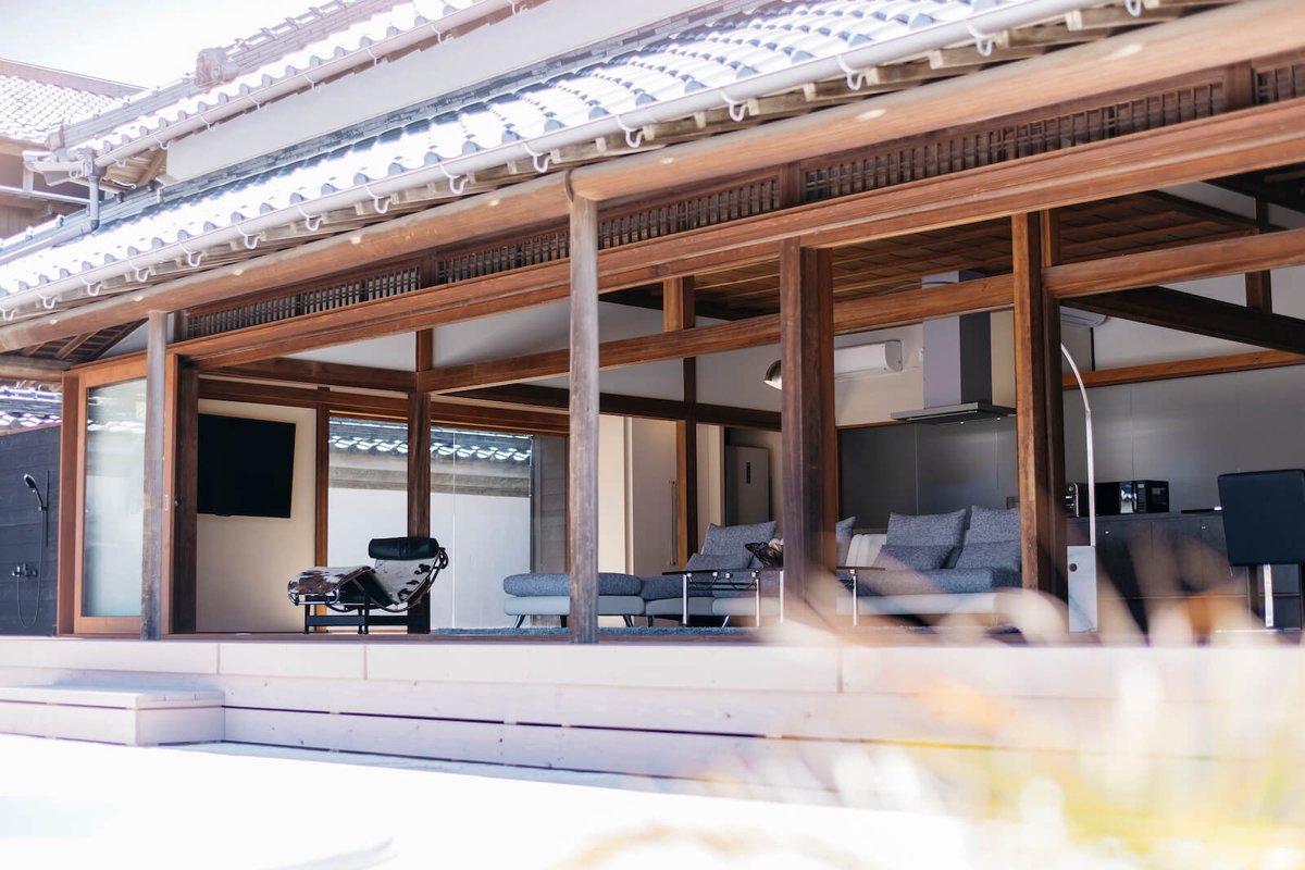 akogare_hotel's tweet photo. 淡路島で静かな贅沢を満喫できる「Wellis Villa Awaji」が素敵…

1棟貸切のプライベートヴィラで、プールやジャグジーを自分のペースで満喫できます。

海風を感じながら過ごす時間は、心がふっとゆるむ心地よさ。

日常を離れて、深くととのう時間に。 https://t.co/cCNxE3YWZJ