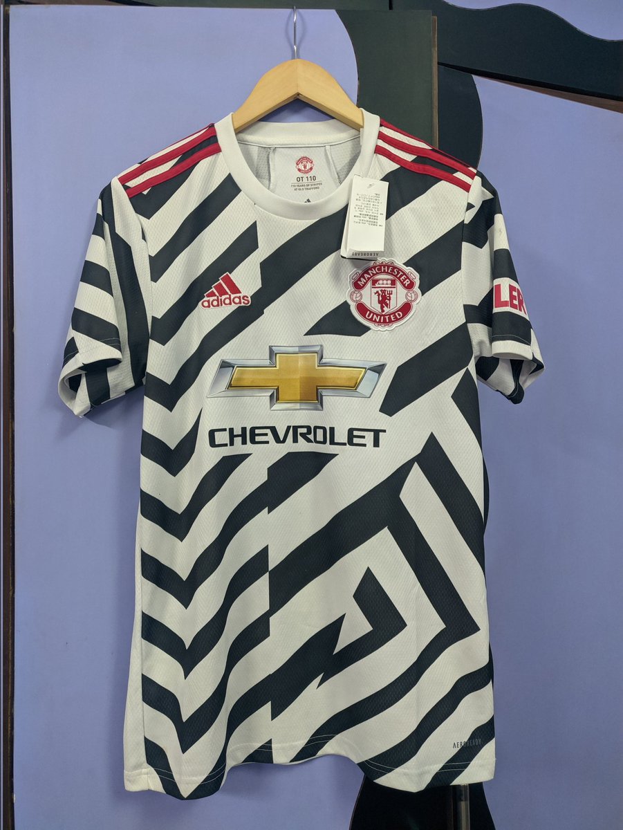 VsKitCorner's tweet image. 🏴󠁧󠁢󠁥󠁮󠁧󠁿 For Sale! 

Official Manchester United 2020/21 Third kit.
Small. 
Brand New With Tags.
£55.

Official Manchester United 2022/23 Away kit.
Large. 
BNWT.
£55.

#MUFC