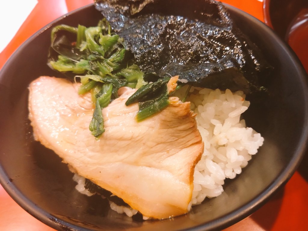 食い始麺は

ラーメン環2家

味も店員さんも優しい感じが素敵やっあ！