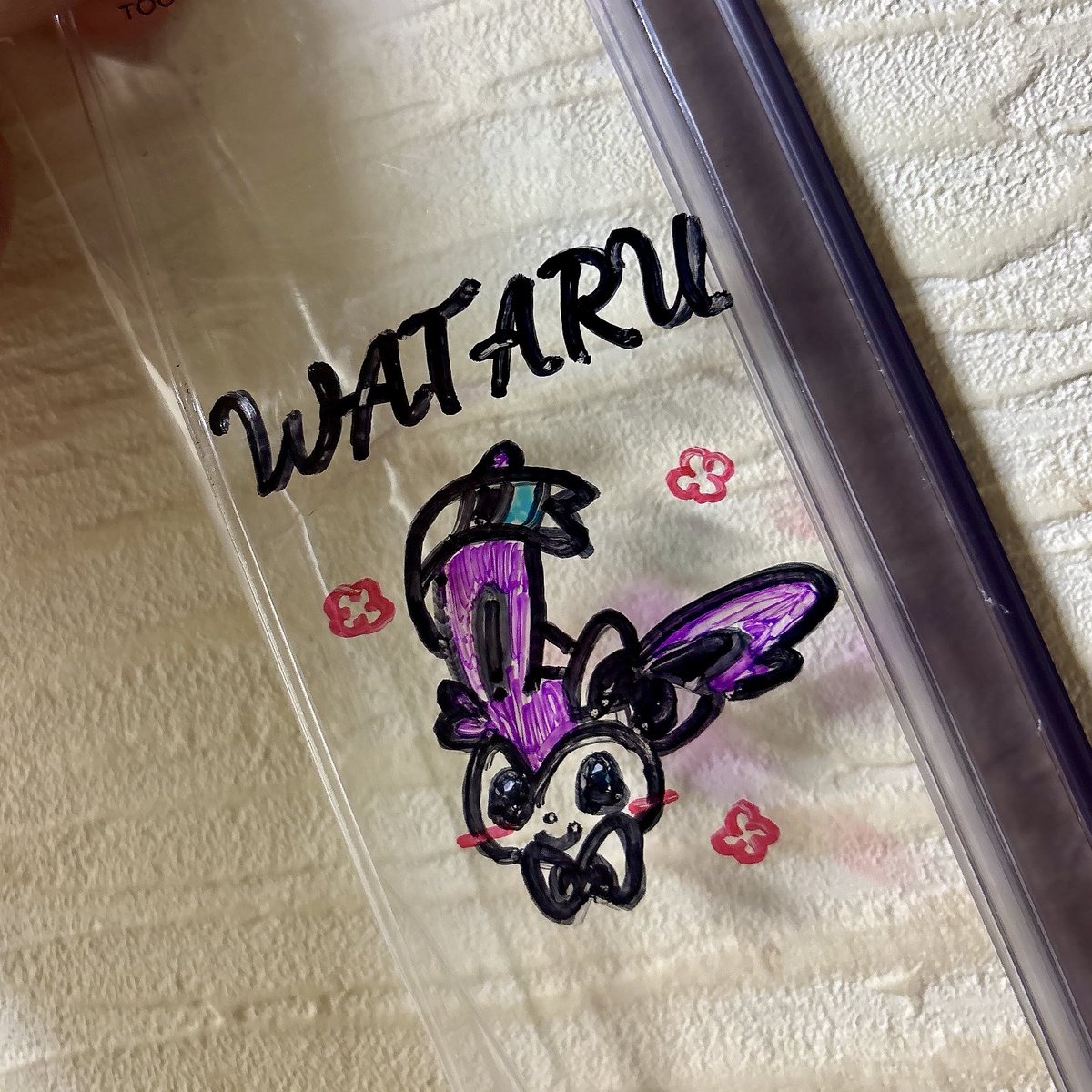 お店に置いてる歯ブラシ入れ、他の人と同じだから間違えないようにお絵描きした
ニンフィアさん