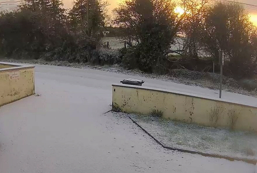 pcrepairupgrade's tweet photo. IMPORTANT NOTICE:
if leaving in or collecting your computer today to us at Computer Repairs in Coolaney please be careful of the weather conditions . Please take extra care as the roads and paths in our area are not gritted and are slippery with Snow and Ice. stay safe everyone https://t.co/3m8zFxVmal