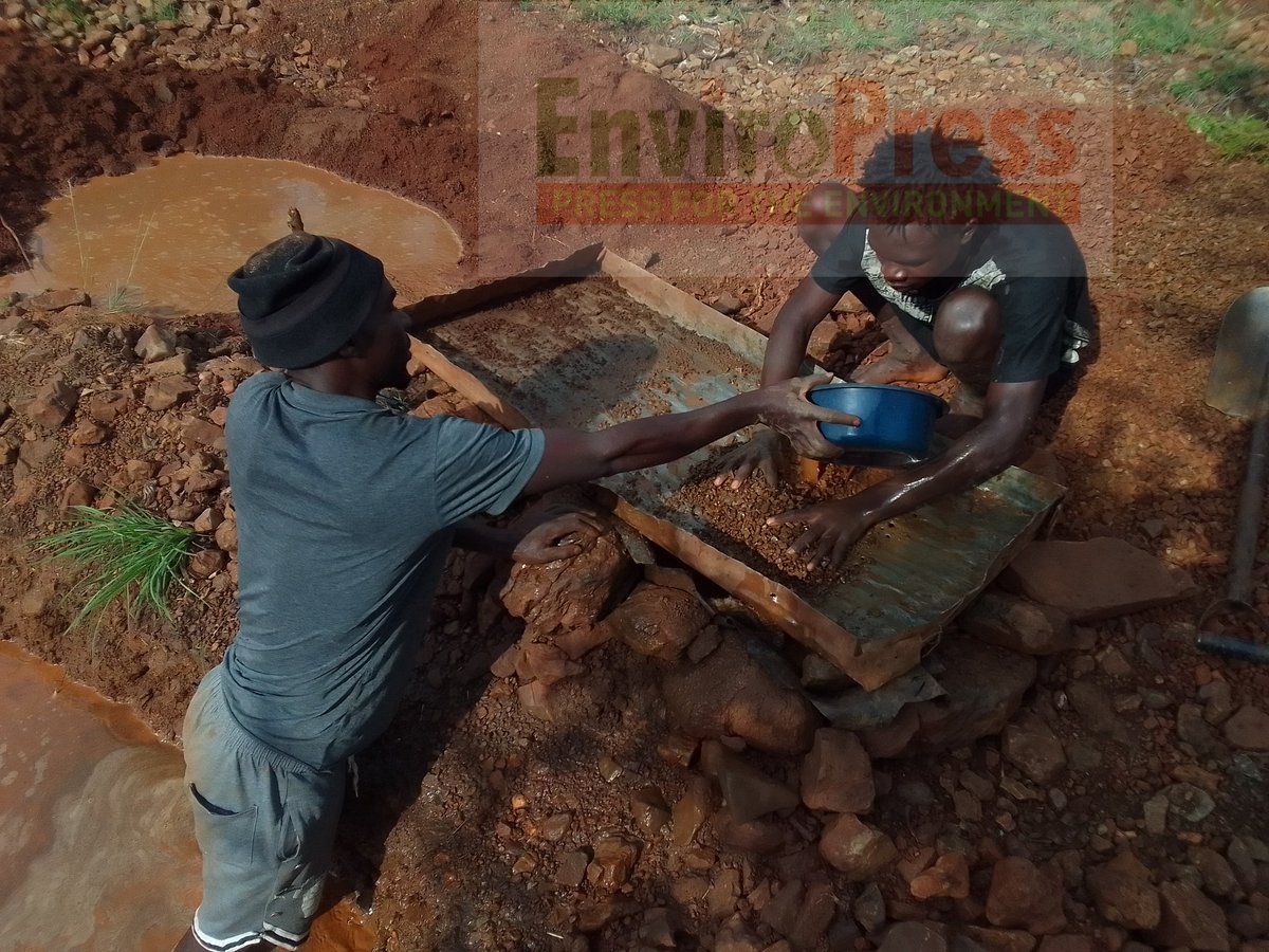 𝐍𝐨 𝐂𝐡𝐫𝐢𝐬𝐭𝐦𝐚𝐬, 𝐧𝐨 𝐍𝐞𝐰 𝐘𝐞𝐚𝐫 𝐟𝐨𝐫 𝐠𝐨𝐥𝐝 𝐦𝐢𝐧𝐞𝐫𝐬

"Our livelihoods are dependent on the environment; we take directly from it and it sustains us. We mine for gold in shafts and we also do panning. We don't get much; just a point of gold (worthy US$10) or