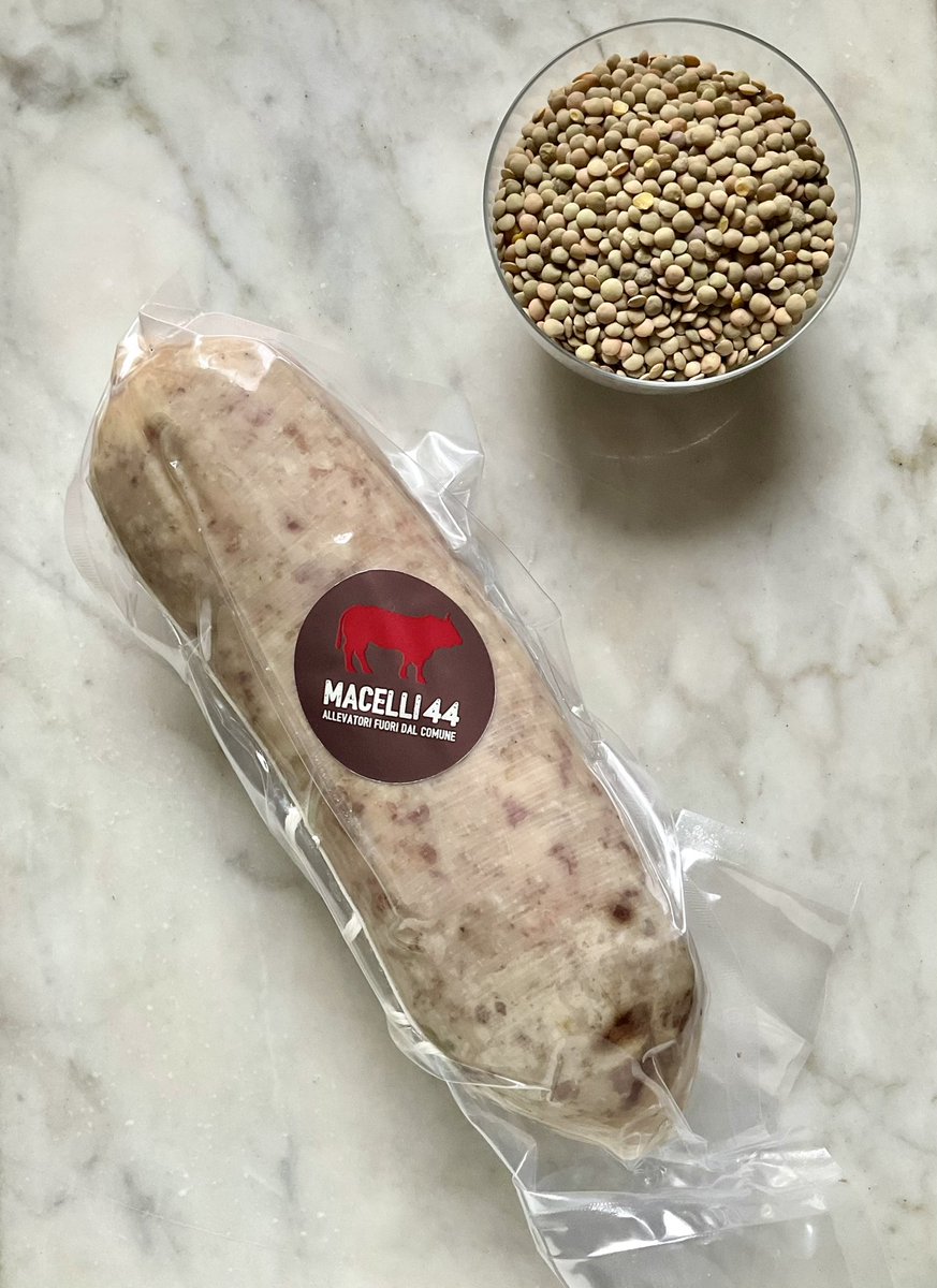 Sul filo di lana, auguri di Buon Anno con il piatto benaugurale per eccellenza, 𝐂𝐨𝐭𝐞𝐜𝐡𝐢𝐧𝐨 𝐞 𝐋𝐞𝐧𝐭𝐢𝐜𝐜𝐡𝐢𝐞.
 #Liguria #gourmet 
…ggrace-graceinthekitchen.blogspot.com/2026/01/cotech…