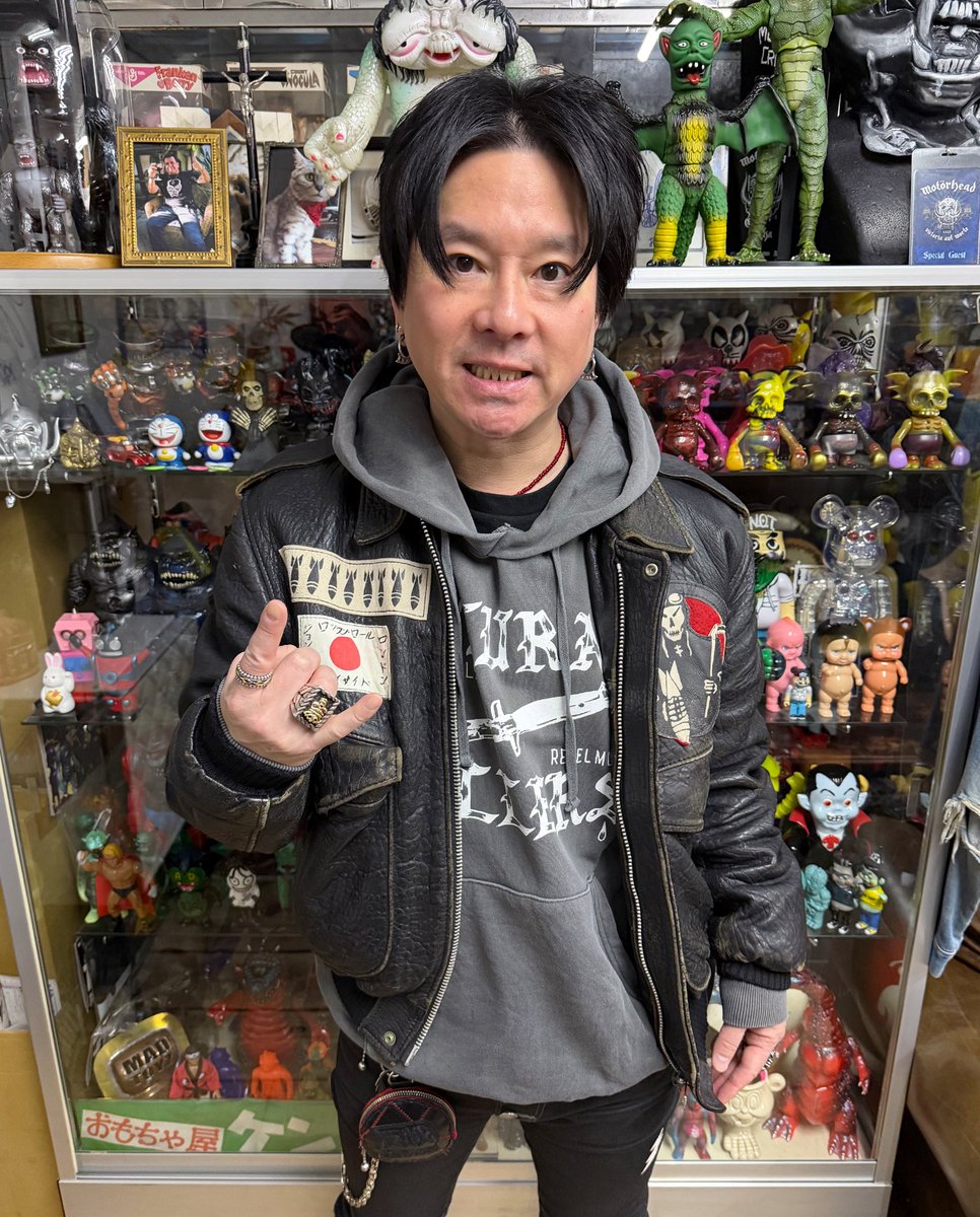creature_kenny's tweet image. 🐴 2026 START🐴

本日より2026年お仕事スタート‼️
正装して出社‼️🗡️💀🦇

年末のいろいろShoutしました‼️
💁‍♂️
greedxxx.com/shout/2601/260…

皆様本年も宜しくお願い致します‼️🤩🤘

#creaturefromtheliving #madtoyz @greed_store