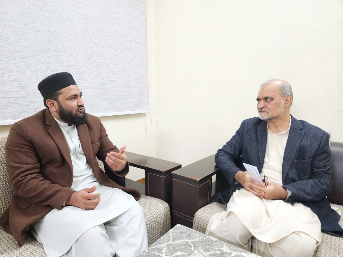 Jtarabiapk1975's tweet photo. لاہور- برادر محمد افضل منتظم اعلیٰ جمعیت طلبہ عربیہ پاکستان کی حافظ نعیم الرحمن صاحب امیر جماعت اسلامی پاکستان سے ملاقات ۔

برادر حافظ اعجاز الحق امین عام جمعیت طلبہ عربیہ پاکستان، برادر اسرار غزالی معاون امین عام بھی موجود تھے۔ https://t.co/IyFyo3jTqa