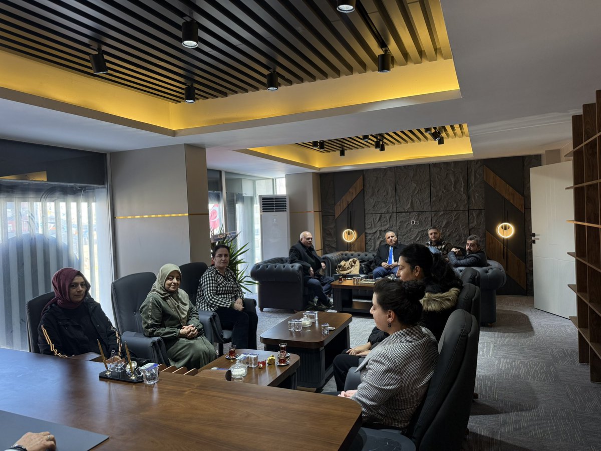 necatiulusoy's tweet photo. AK Parti karaköprü Kadın Kolları Başkanı, Mimar Makbule Oruç ve Kadın Kolları Yönetimine, ayrıca İlçe Başkan yardımcılarımıza bu nazik ziyaretleri için teşekkür ederim. ❄️🤍
@RTErdogan @bybekirbozdag @abuyukgumus @hakanaksu058 @ali_ihsanarslan @milhamigunbegi @avorhancelik @Karakopruak @farukbayuknet @Adilbadilli @avomerakaltun @aktar_avni @Farukugurl39782 @mserkanbucak @serhatkbayrak @FBozdag63 @Makbulee_Oruc @drycskn063 @EsmaGurdalGursy @ebruzyilmaz @halise_ozby @mhtphn @eyup_sabri94635 @bediryesilkaya @balay_mustafa @av_osman63 @MahmutZncc @remzi_ozdede @BadllAziz