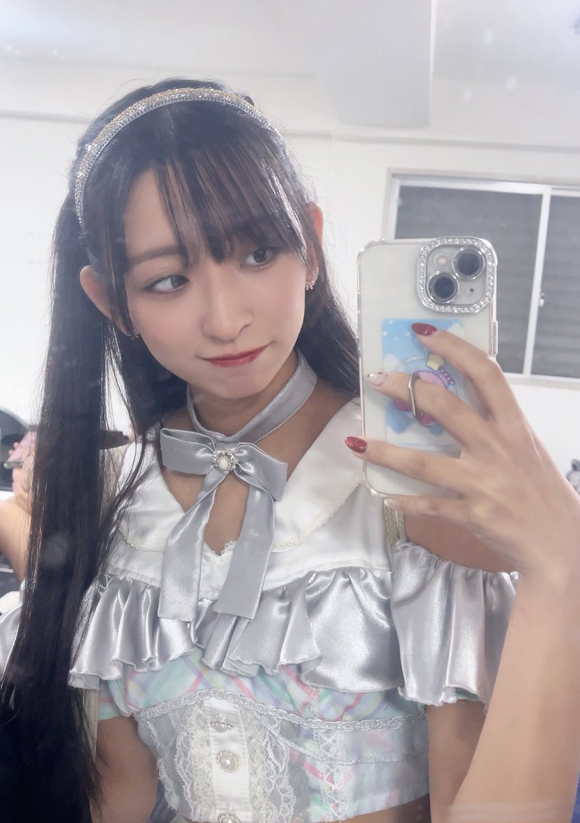 劇場公演ありがとうございました❣️

みなさんはお正月の恒例行事ありますか？
ゆめねー、今年ウルトラマンDASH見れてなくて実はお正月味わい切れてない😫
本物そっくりスイーツのやつ見たかったのに寝ちゃった😫
お餅はよく数えたら6個食べてました😋

明日も劇場！ゆめ始めweek待ってます🫶🏻