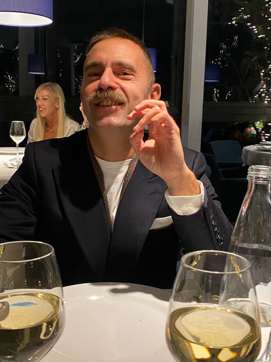MrGius's tweet photo. 3 foto a rappresentare il mio soggiorno napoletano https://t.co/J0ivvNuD3L
