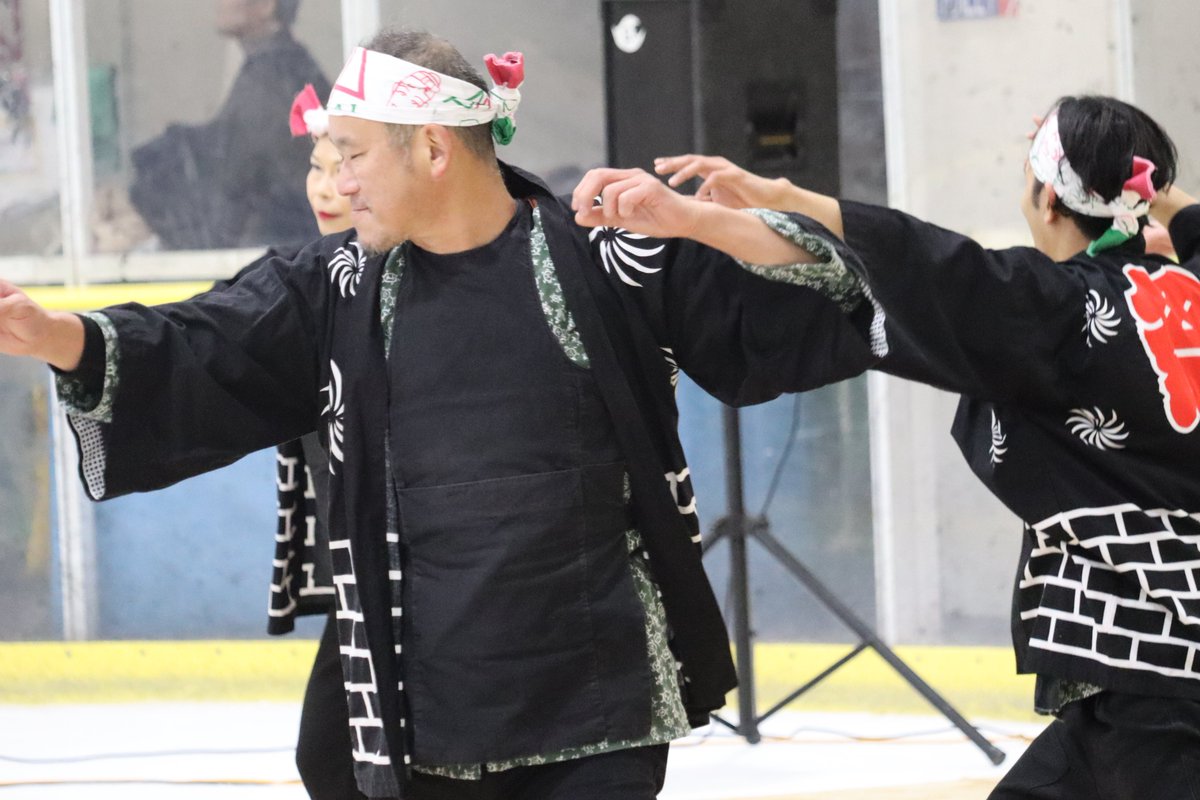 kincham_new's tweet photo. １月３日、大須スケートリンクで行われた どまつりで招福祈願！！から、アフォーの会 の皆さんの２回目の演舞①。
おとうさんおかあさん世代、学生に負けじと自分らの持ち味を充分に発揮してられました。
 #大須スケートリンク #どまつりで招福祈願 #アフォーの会 https://t.co/0K4F1Pzyn1