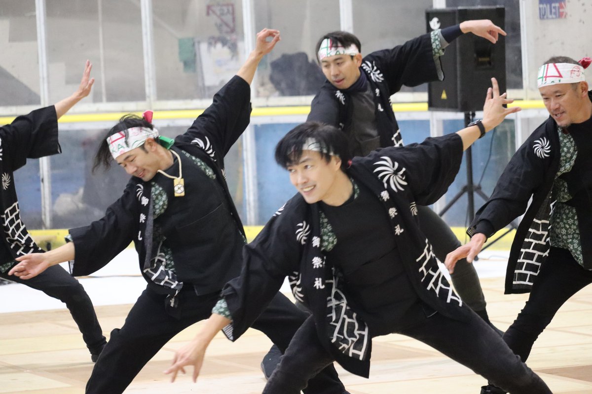 kincham_new's tweet photo. １月３日、大須スケートリンクで行われた どまつりで招福祈願！！から、アフォーの会 の皆さんの２回目の演舞①。
おとうさんおかあさん世代、学生に負けじと自分らの持ち味を充分に発揮してられました。
 #大須スケートリンク #どまつりで招福祈願 #アフォーの会 https://t.co/0K4F1Pzyn1