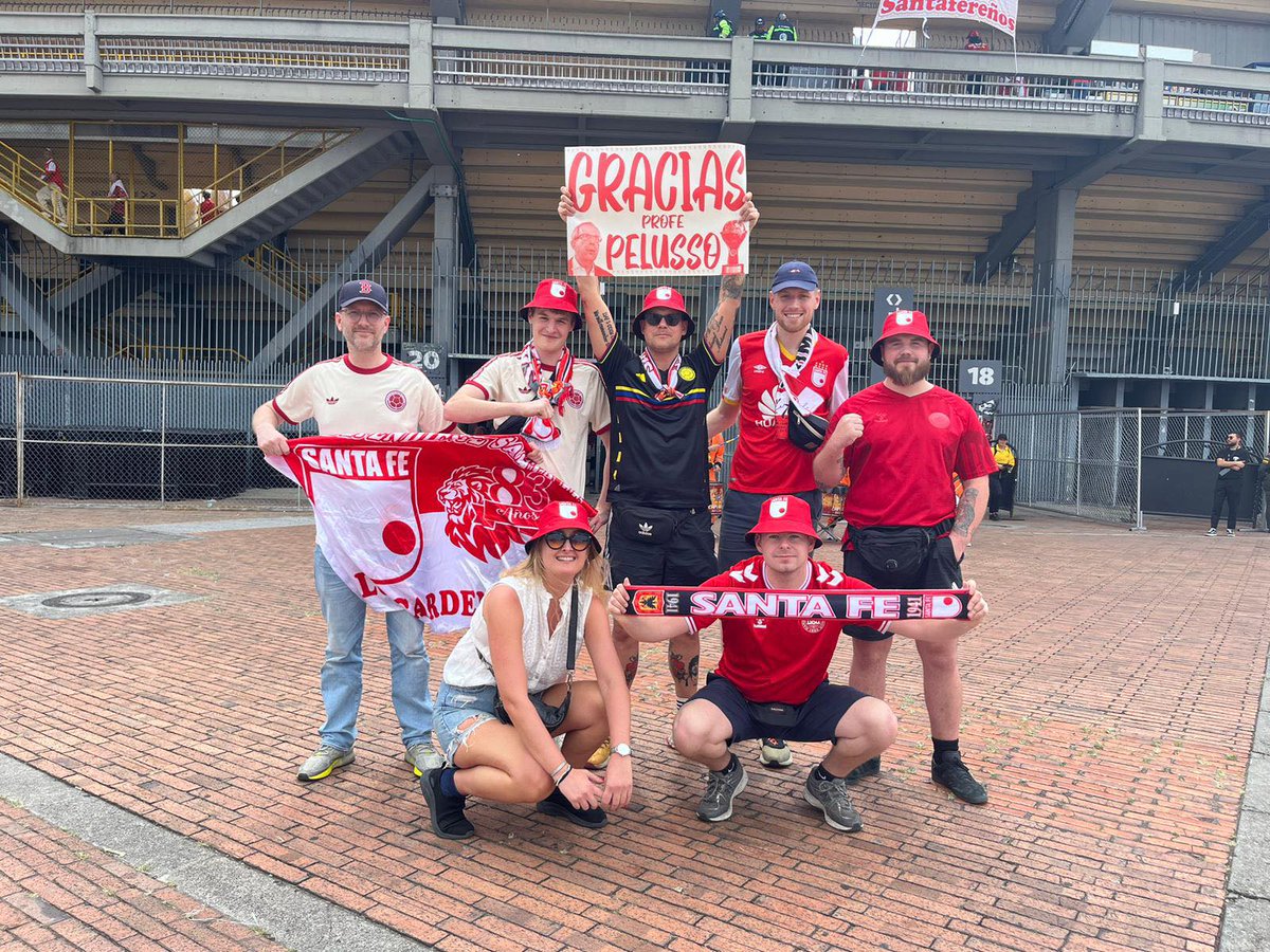 GroundhoppingT's tweet image. Kom med på grupperejsen til magiske Colombia 🇨🇴

Der venter vanvittige tribuneoplevelser med passionerede fans, vilde byer og højt humør gennem hele rejsen, fra d. 10. - 20. april 2026 😍

Vi starter i Bogotá, hvor Santa Fe og Millonarios hører hjemme, forsætter til Medellín,…