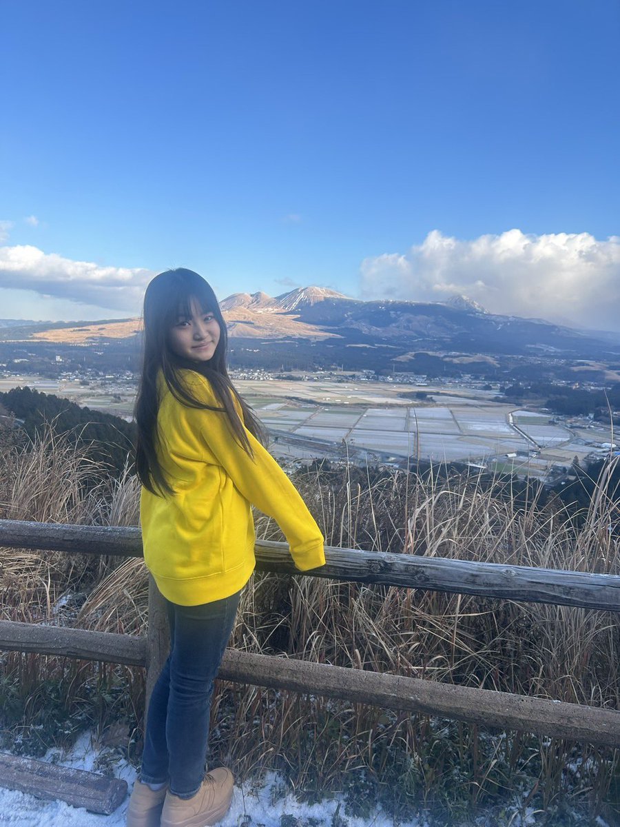 黄色担当の舞桜です💛

今日は、友達とズートピア見に行きました☺️
おもしろかった✨お正月は、家族旅行したり、初詣行ったり、お年玉たくさんもらったり💛
明日から部活が始まるのでがんばります🏸筋肉痛になりそう💦w

#LBG舞桜