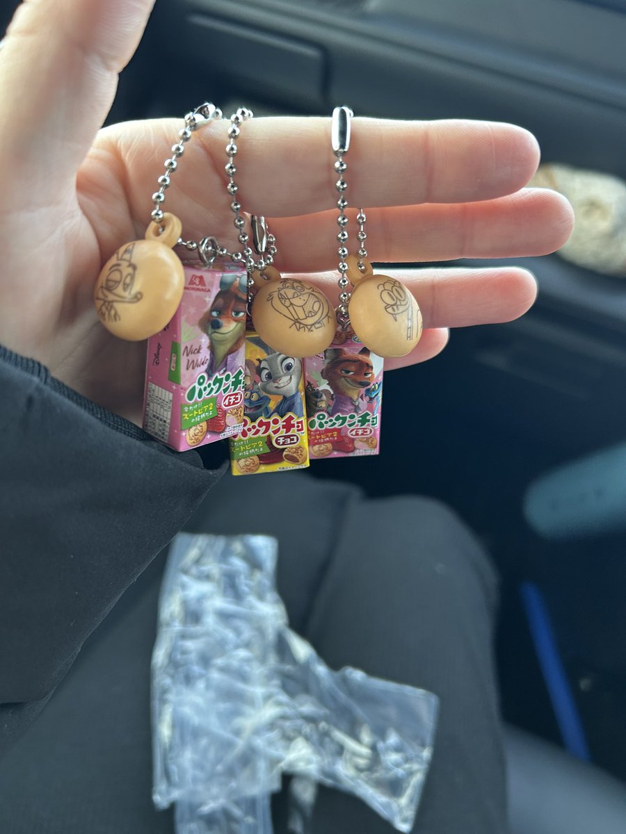smileabcd123's tweet photo. ズートピア2見て、お蕎麦食べて、ズートピアのガチャガチャして、お昼寝して♡心が満たされた1日だった😌 https://t.co/LsOJKBrJDG