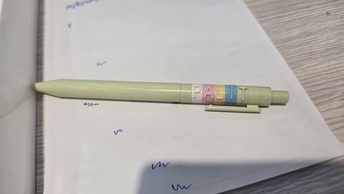 Pploy_palaloy's tweet image. เพิ่งจะมีปากกาแบบนี้กับเค้า 🤣
ความ ตจว ปากกาเพิ่งเอามาลง
#เป๊กผลิตโชค
#peckpalitchoke