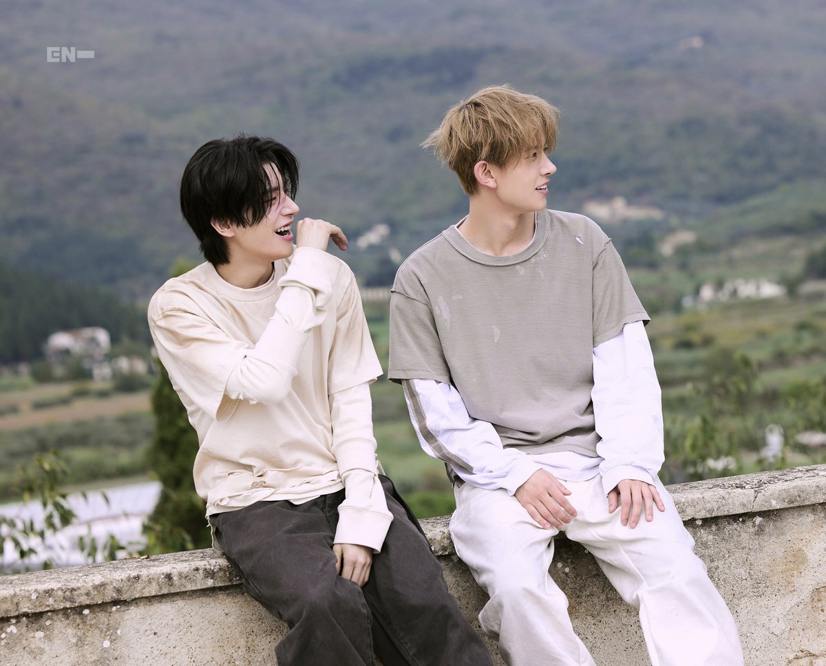 juliesixth's tweet image. ท่านั่งโคตรปะป๊ากับหม่าม้าผม โพมันเลือกกุจิง ๆ