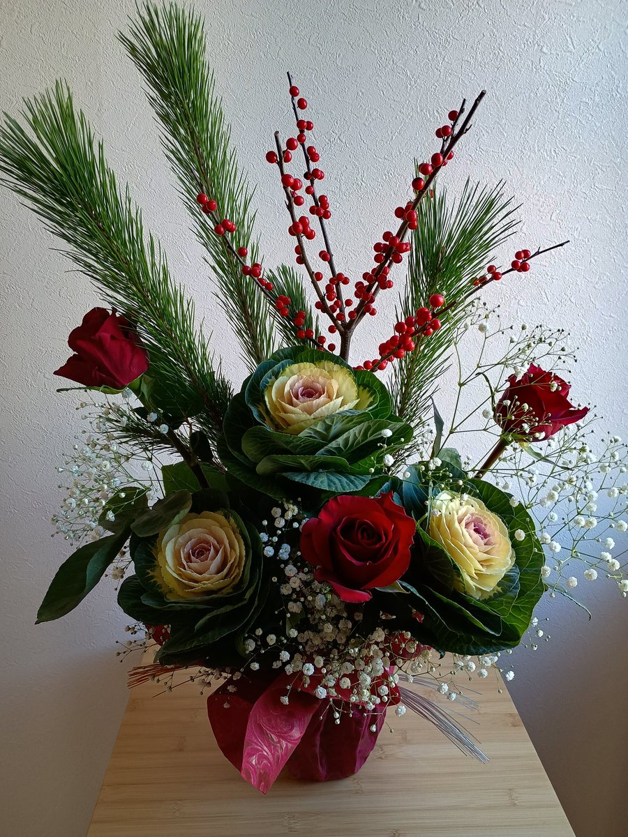 お正月 玄関を華やかにしたくて 知り合いに依頼したら アレンジングし