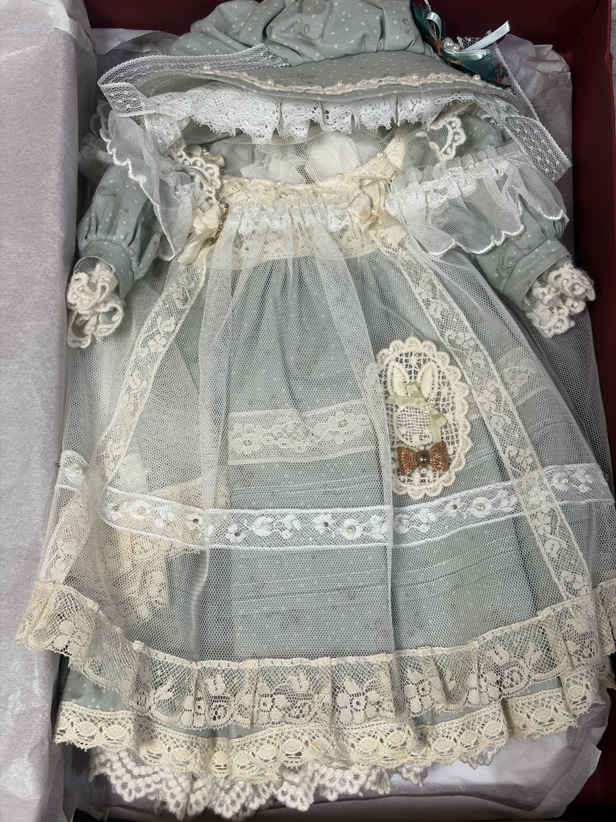 <RT이벤트>
안녕하세요... 제가 드레스를 한벌 샀는데요, 집에 어울리는 인형이 없어서 RT 추첨 이벤트를 소소하게 해보려고 합니다.. 팔로우해주시고 이글을 RT해주시면 다음주 토요일에 한분을 뽑아 이 드레스 세트를 보내드리려고 합니다.
그럼 잘부탁 드립니다.